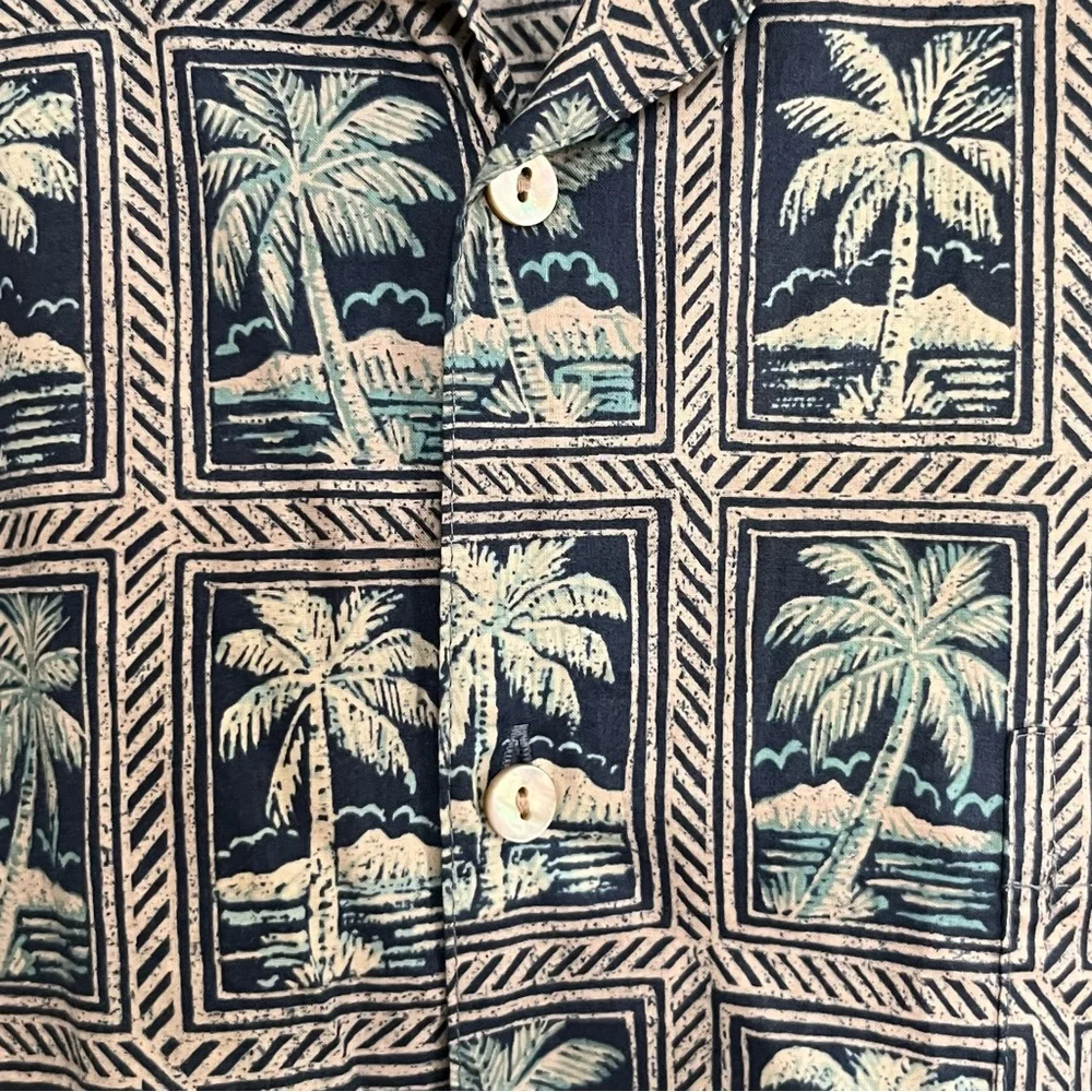 Tori Richard 100% Cotton Hawaiian Blue and White Palm Print Shirt size Large - Picture 5 of 7